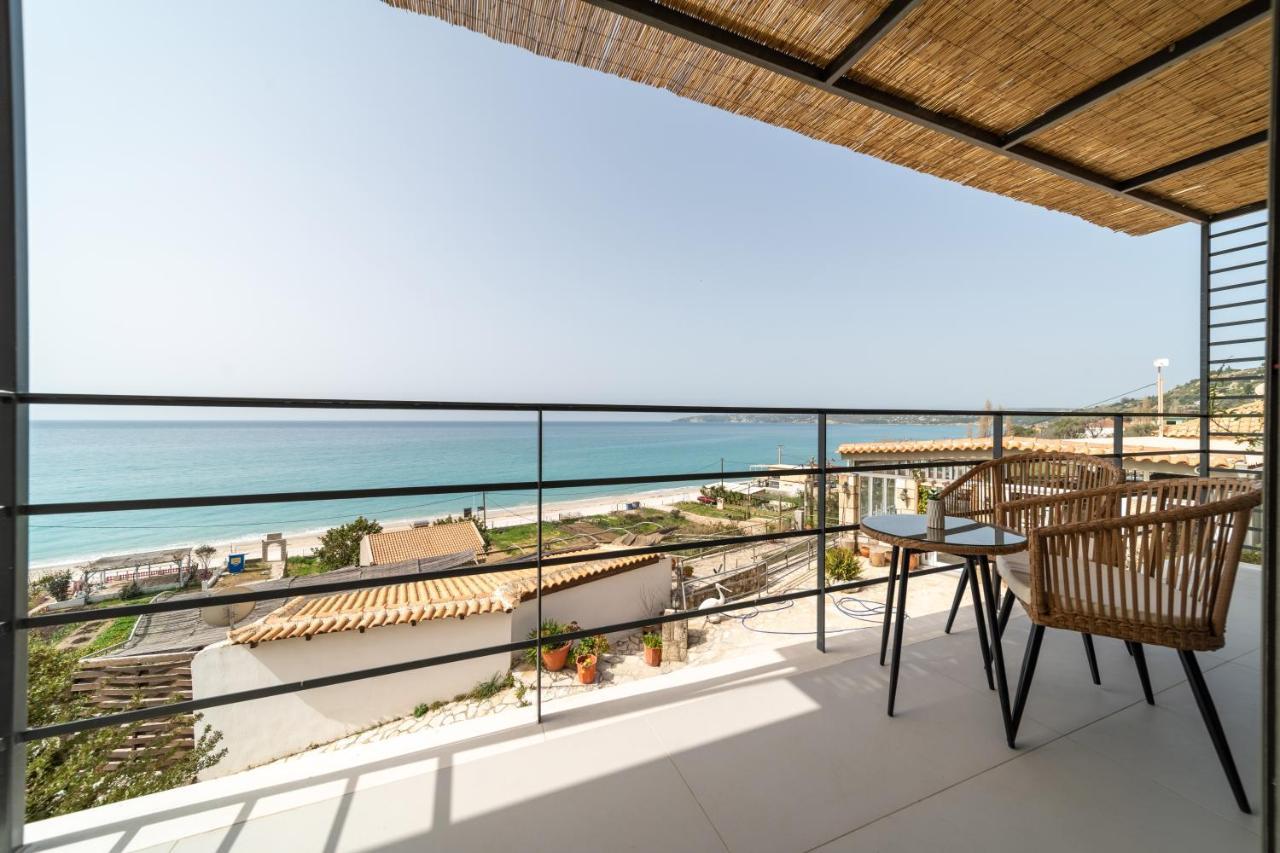 Thea Beachfront Suites In Lourdas Beach Lourdata  Buitenkant foto