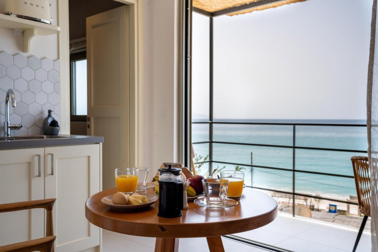 Thea Beachfront Suites In Lourdas Beach Lourdata  Buitenkant foto