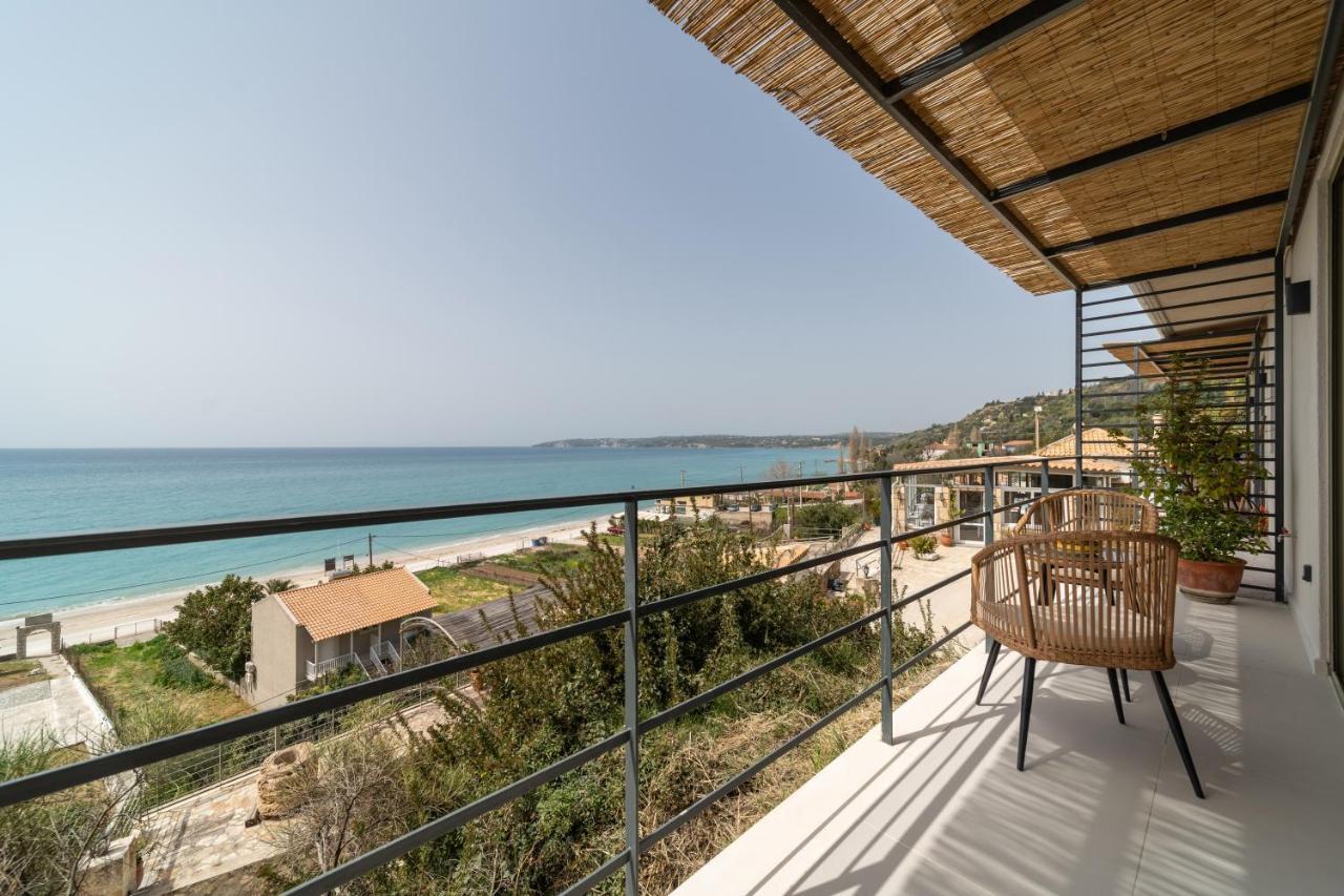 Thea Beachfront Suites In Lourdas Beach Lourdata  Buitenkant foto